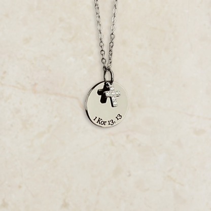 Ogrlica s gravurom i privjeskom križa