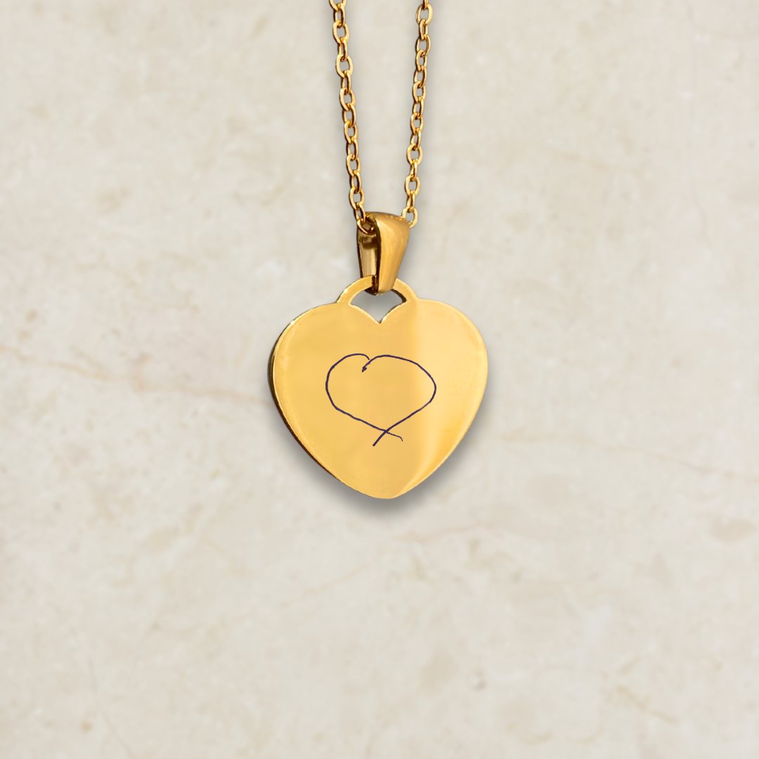 Ogrlica s gravurom rukopisa/crteža na medaljonu srca